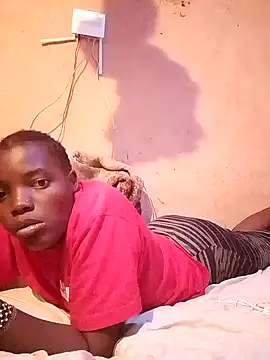 Snapshot of QUEEN-NAIMA chatting on October 11, 2025, 4:30 pm QUEEN-NAIMA online show from October 11, 2025, 4:30 pm