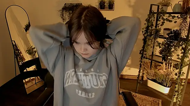 Elainebeness online show from April 12, 2026, 10:13 pm