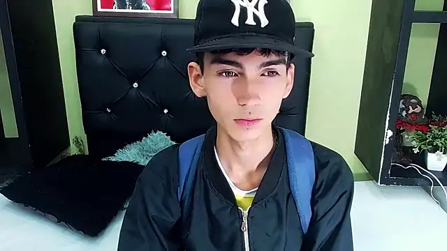 Snapshot of ttimy_x_boy chatting on March 4, 2025, 8:38 pm ttimy x boy online show from March 4, 2025, 8:38 pm