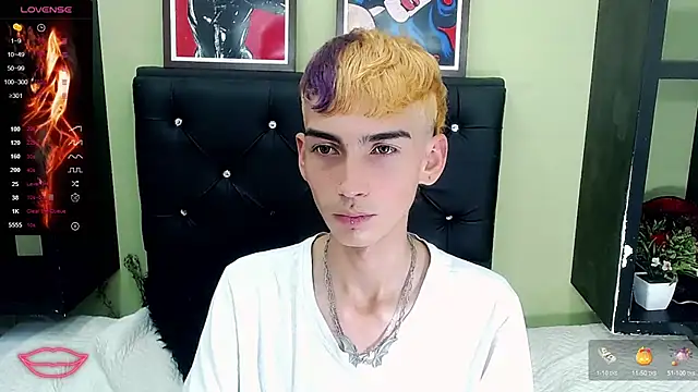 Snapshot of ttimy_x_boy chatting on March 7, 2025, 10:43 pm ttimy x boy online show from March 7, 2025, 10:43 pm