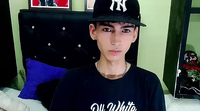 Snapshot of ttimy_x_boy chatting on March 3, 2025, 10:10 pm ttimy x boy online show from March 3, 2025, 10:10 pm