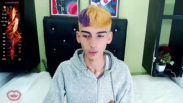 Snapshot of ttimy_x_boy chatting on March 7, 2025, 7:38 pm ttimy x boy online show from March 7, 2025, 7:38 pm