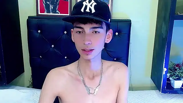 Snapshot of ttimy_x_boy chatting on February 26, 2025, 10:58 pm ttimy x boy online show from February 26, 2025, 10:58 pm