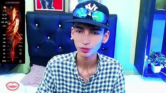 Snapshot of ttimy_x_boy chatting on February 26, 2025, 12:09 am ttimy x boy online show from February 26, 2025, 12:09 am