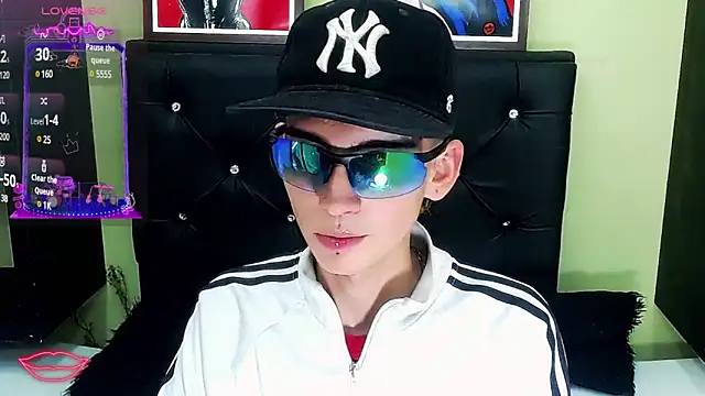 Snapshot of ttimy_x_boy chatting on March 8, 2025, 11:49 pm ttimy x boy online show from March 8, 2025, 11:49 pm