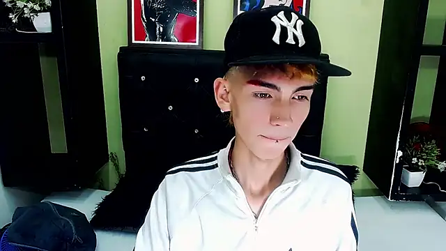 Snapshot of ttimy_x_boy chatting on March 8, 2025, 8:46 pm ttimy x boy online show from March 8, 2025, 8:46 pm