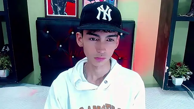 Snapshot of ttimy_x_boy chatting on February 26, 2025, 7:53 pm ttimy x boy online show from February 26, 2025, 7:53 pm