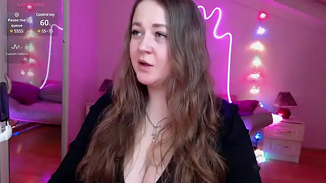 LizzyShine online show from February 3, 2025, 5:46 pm