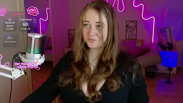 LizzyShine online show from November 3, 2025, 5:05 pm