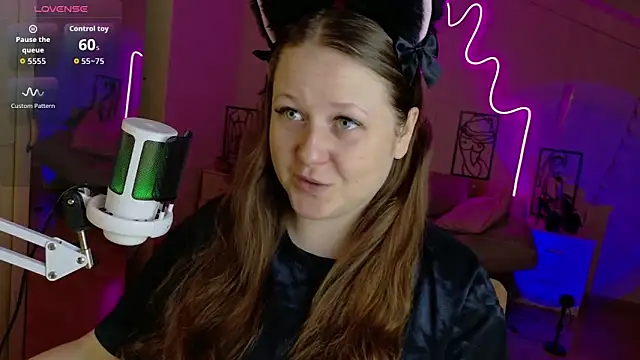 LizzyShine online show from October 14, 2025, 4:07 pm