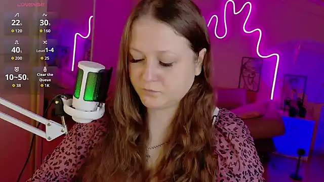 LizzyShine online show from October 6, 2025, 3:57 pm