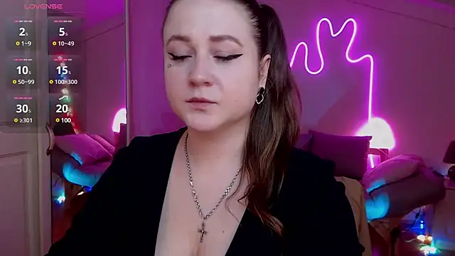 LizzyShine online show from February 22, 2025, 6:30 pm