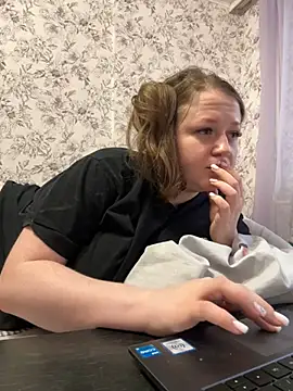 LizzyShine online show from March 18, 2025, 3:44 pm