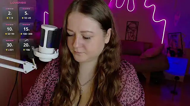 LizzyShine online show from October 28, 2025, 8:08 pm