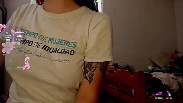 Miss oliviaa online show from November 6, 2025, 8:46 pm