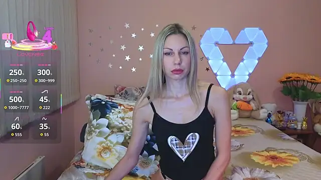 Snapshot of _Loves_ chatting on October 11, 2025, 6:42 pm Loves online show from October 11, 2025, 6:42 pm