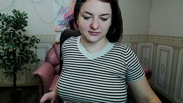 Snapshot of Helen_Elliot chatting on February 5, 2025, 7:07 am Helen Elliot online show from February 5, 2025, 7:07 am