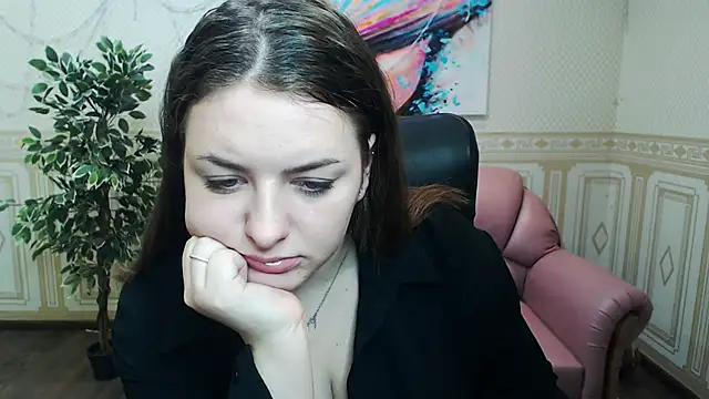 Snapshot of Helen_Elliot chatting on February 7, 2025, 9:47 am Helen Elliot online show from February 7, 2025, 9:47 am