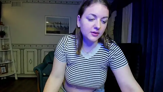 Snapshot of Helen_Elliot chatting on January 24, 2025, 4:39 pm Helen Elliot online show from January 24, 2025, 4:39 pm