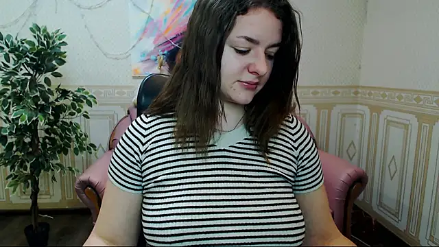 Snapshot of Helen_Elliot chatting on February 4, 2025, 7:07 am Helen Elliot online show from February 4, 2025, 7:07 am