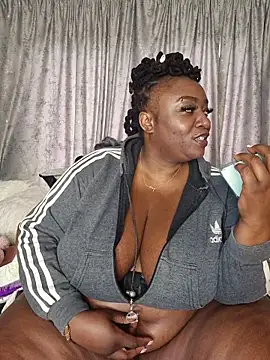 Snapshot of ThickianaRider chatting on December 2, 2025, 4:47 am ThickianaRider online show from December 2, 2025, 4:47 am