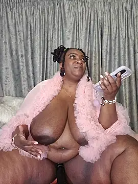 Snapshot of ThickianaRider chatting on October 26, 2025, 7:25 pm ThickianaRider online show from October 26, 2025, 7:25 pm