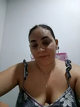 Snapshot of MirandaSoto chatting on September 29, 2025, 2:40 am MirandaSoto online show from September 29, 2025, 2:40 am