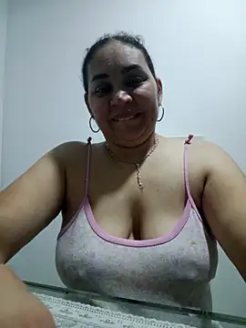 Snapshot of MirandaSoto chatting on October 3, 2025, 4:03 am MirandaSoto online show from October 3, 2025, 4:03 am