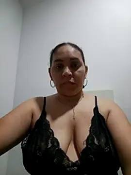 Snapshot of MirandaSoto chatting on October 25, 2025, 4:22 am MirandaSoto online show from October 25, 2025, 4:22 am