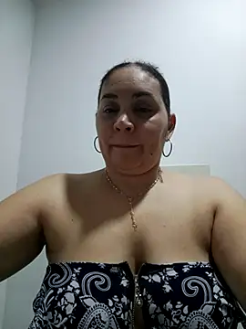 Snapshot of MirandaSoto chatting on October 8, 2025, 3:41 am MirandaSoto online show from October 8, 2025, 3:41 am