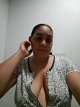 Snapshot of MirandaSoto chatting on October 12, 2025, 3:41 am MirandaSoto online show from October 12, 2025, 3:41 am