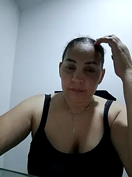 Snapshot of MirandaSoto chatting on October 17, 2025, 3:54 am MirandaSoto online show from October 17, 2025, 3:54 am