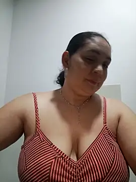 Snapshot of MirandaSoto chatting on October 29, 2025, 3:27 am MirandaSoto online show from October 29, 2025, 3:27 am