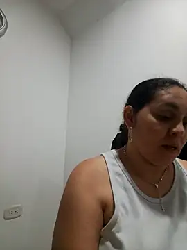 Snapshot of MirandaSoto chatting on September 17, 2025, 4:03 am MirandaSoto online show from September 17, 2025, 4:03 am