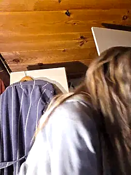 lisalustjouw online show from April 12, 2026, 8:50 am