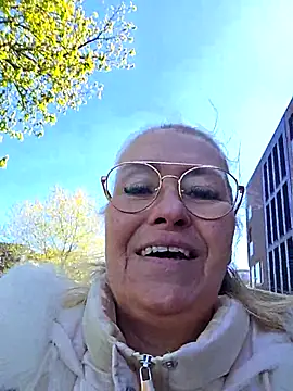 lisalustjouw online show from April 29, 2026, 11:58 am