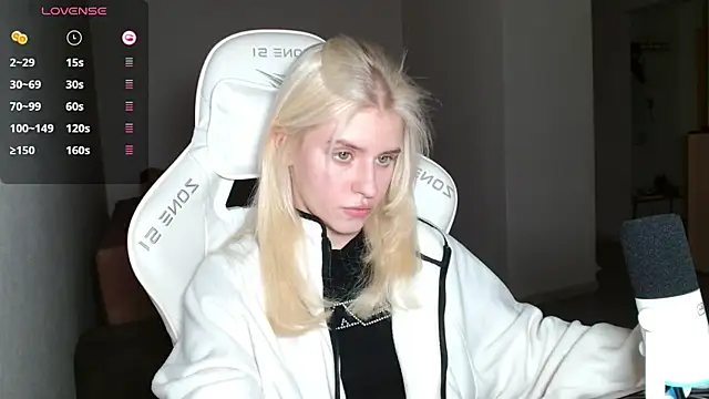 Snapshot of LizaKisses chatting on October 2, 2025, 3:15 pm LizaKisses online show from October 2, 2025, 3:15 pm