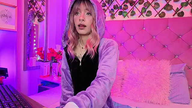 lauren evans96 online show from February 18, 2026, 2:20 am