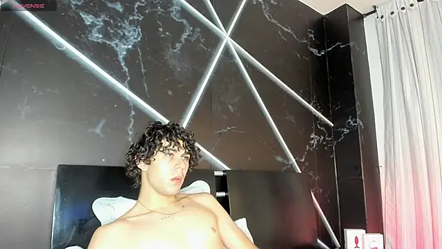 Snapshot of Luca_ferrer_ chatting on October 25, 2025, 2:00 am Luca ferrer  online show from October 25, 2025, 2:00 am