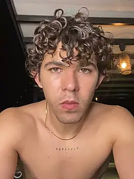 Snapshot of Luca_ferrer_ chatting on March 16, 2025, 3:58 am Luca ferrer  online show from March 16, 2025, 3:58 am