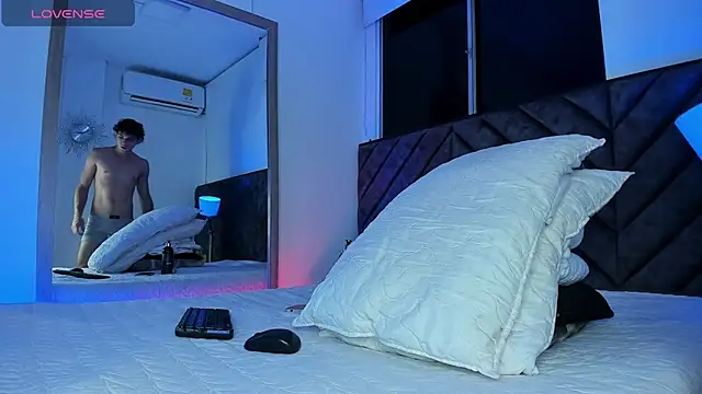 Snapshot of Luca_ferrer_ chatting on February 9, 2025, 4:36 am Luca ferrer  online show from February 9, 2025, 4:36 am