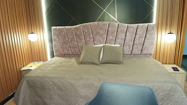 NatashaMason  online show from May 26, 2026, 7:34 pm