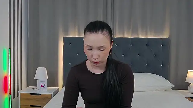 LeilaLow online show from January 13, 2026, 11:47 am