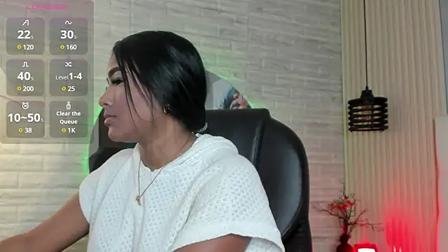 nicole  parker1 online show from March 15, 2025, 12:13 pm