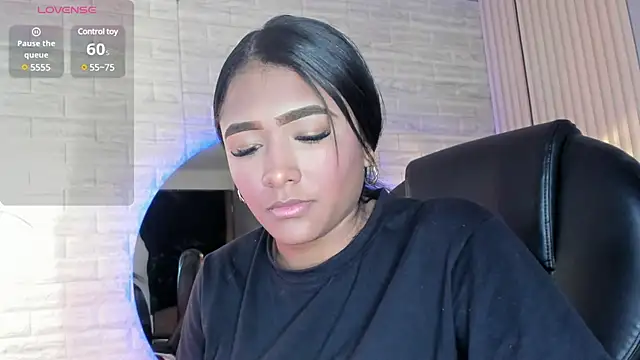 nicole  parker1 online show from February 18, 2025, 12:28 pm