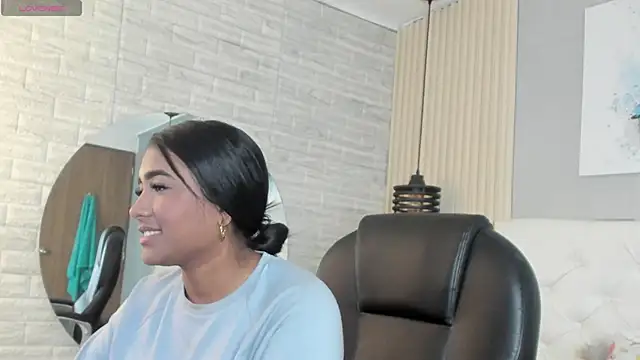 nicole  parker1 online show from February 23, 2025, 12:37 pm