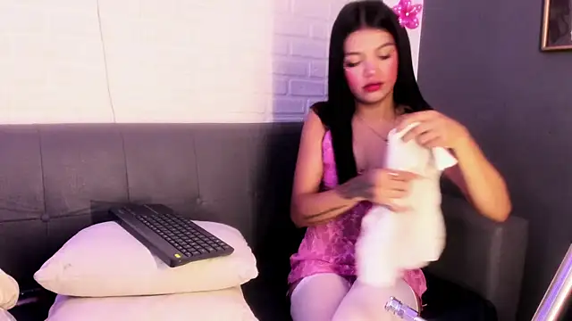 Snapshot of karina_gomez_18 chatting on October 11, 2025, 11:22 am karina gomez 18 online show from October 11, 2025, 11:22 am