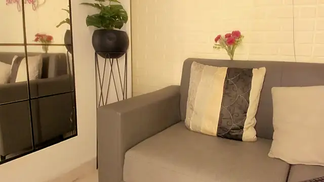 Snapshot of karina_gomez_18 chatting on October 22, 2025, 11:42 am karina gomez 18 online show from October 22, 2025, 11:42 am