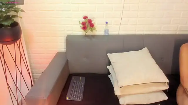 Snapshot of karina_gomez_18 chatting on September 28, 2025, 11:39 am karina gomez 18 online show from September 28, 2025, 11:39 am