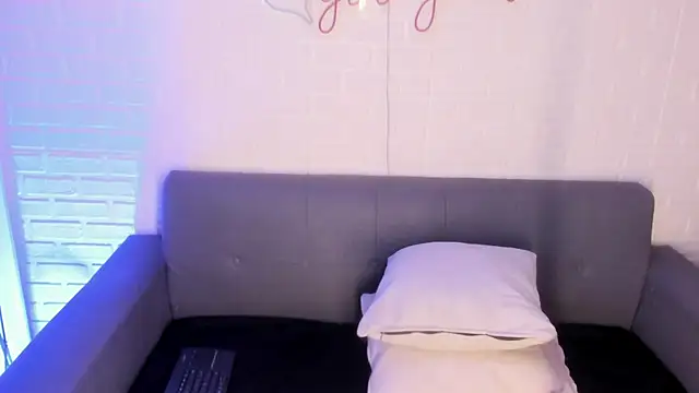 karina gomez 18 online show from November 27, 2025, 11:32 am